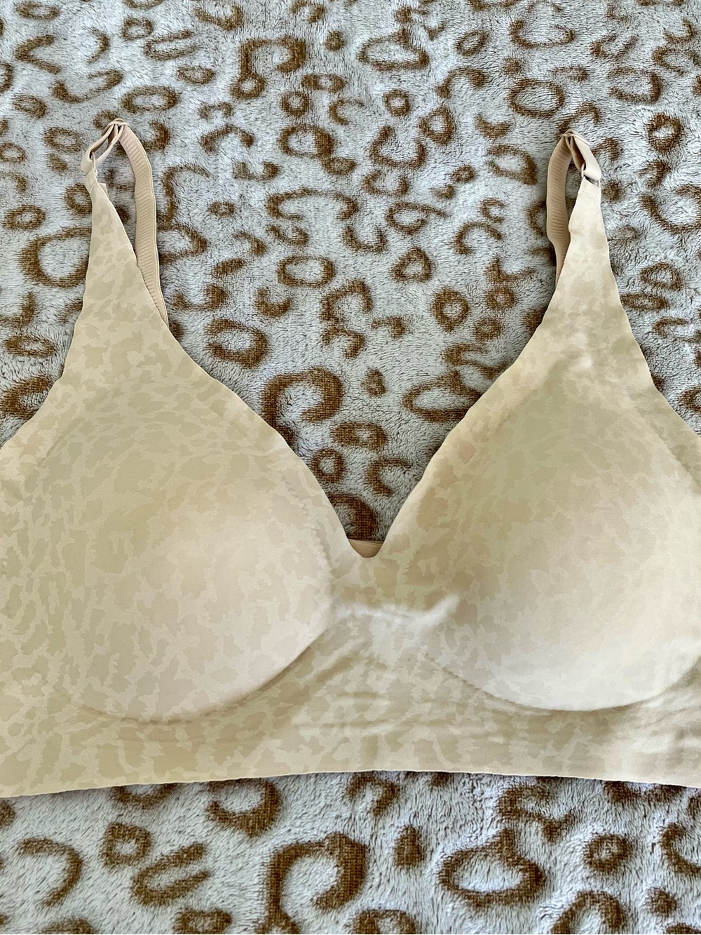 Seamless Nude Wireless T-Shirt Bras